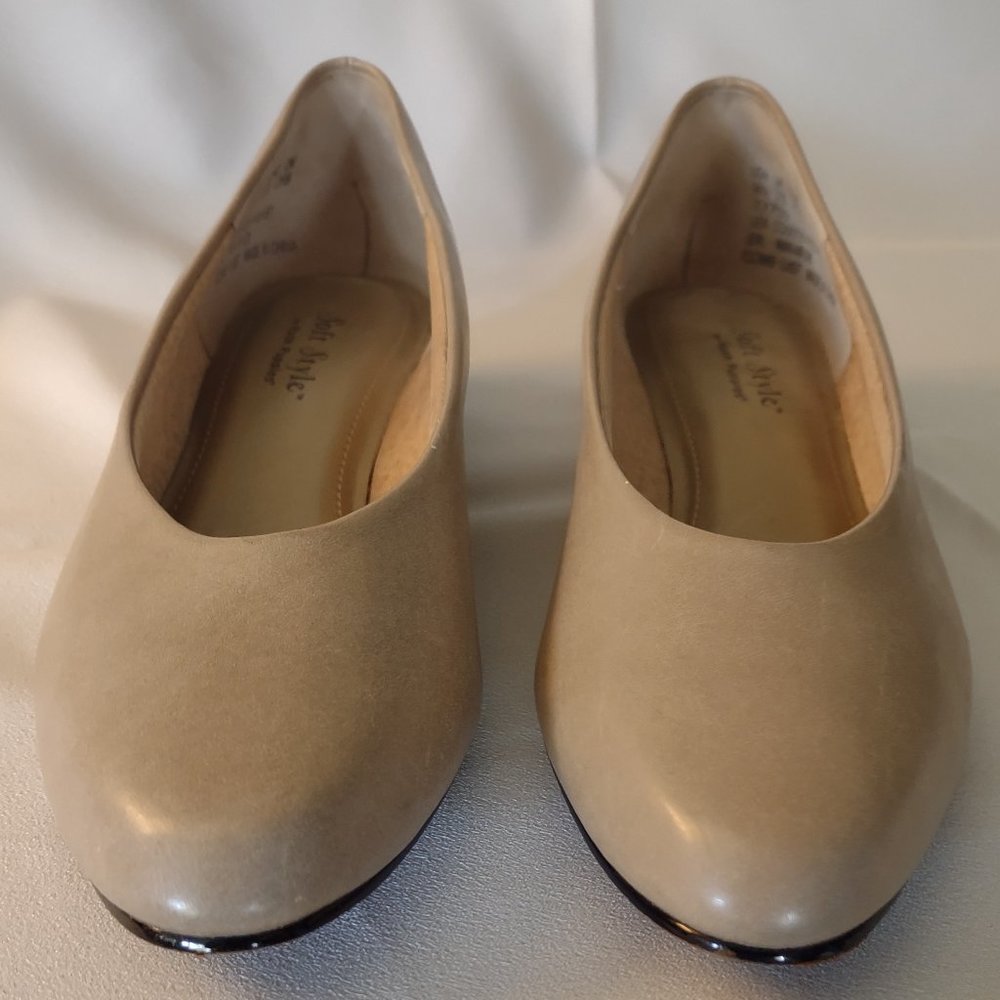 Hush Puppies Soft Style 77750 Darlene beige women’s skimmer flats, size 9N